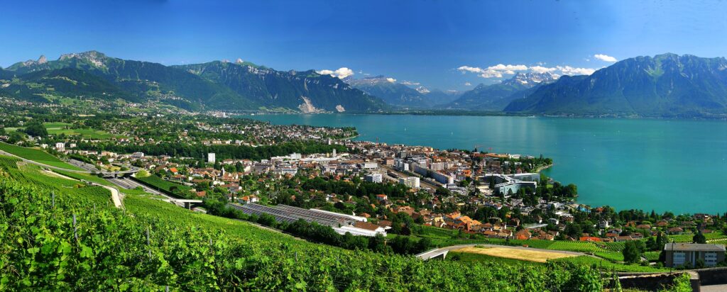 Vevey with Lake of Geneva and mountains from Wikimedia Commons.